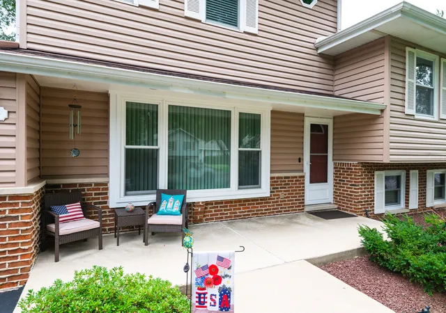 Photo 3 of Single family home for sale at 1650 Fender Rd, Naperville, IL 60565 | MLS# 12738467 | Listing updated on 2026-09-23