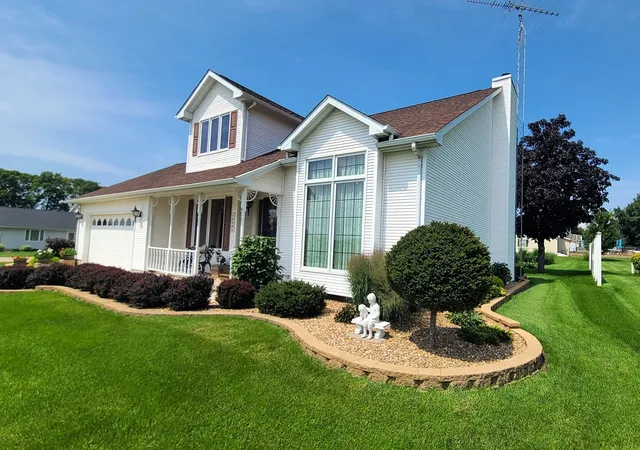 Photo 2 of Single family home for sale at 256 Cambridge Ct, Dixon, IL 61021 | MLS# 12738502 | Listing updated on 2026-09-29