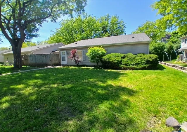 Photo 2 of Townhouse for sale at 12 Fernwood Dr #O, Bolingbrook, IL 60440 | MLS# 12738530 | Listing updated on 2026-09-27
