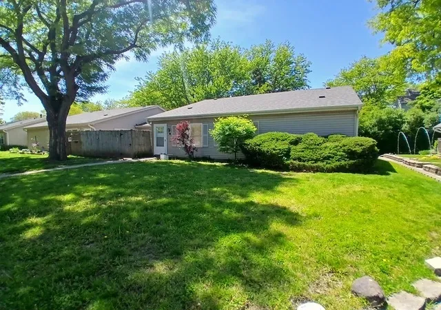 Photo 3 of Townhouse for sale at 12 Fernwood Dr #O, Bolingbrook, IL 60440 | MLS# 12738530 | Listing updated on 2026-09-27
