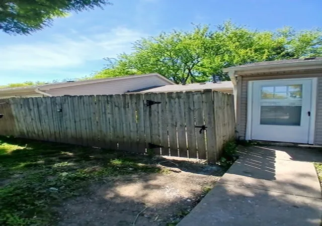 Photo 4 of Townhouse for sale at 12 Fernwood Dr #O, Bolingbrook, IL 60440 | MLS# 12738530 | Listing updated on 2026-09-27