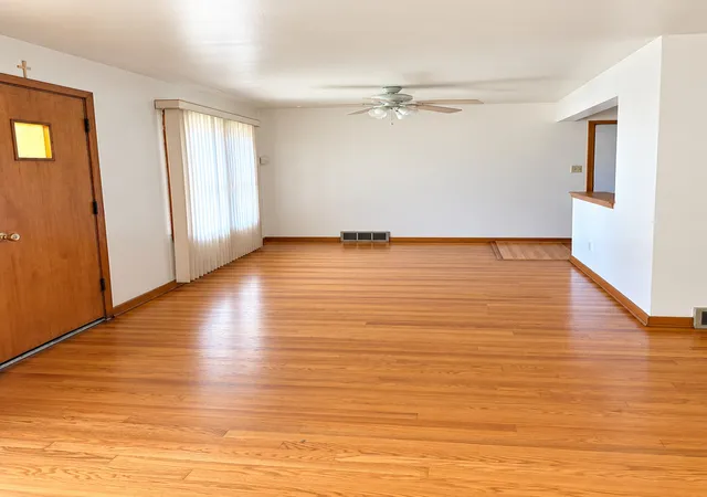 Photo 3 of Single family home for sale at 1333 Burnham Ave, Calumet City, IL 60409 | MLS# 12738582 | Listing updated on 2026-09-21