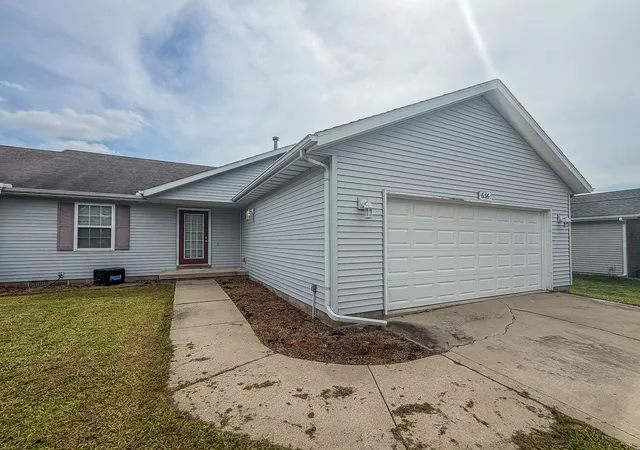 Photo 2 of Townhouse for sale at 636 Sedgegrass Dr, Champaign, IL 61822 | MLS# 12738590 | Listing updated on 2026-09-28