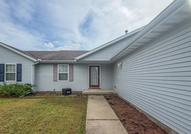 Photo 3 of Townhouse for sale at 636 Sedgegrass Dr, Champaign, IL 61822 | MLS# 12738590 | Listing updated on 2026-09-28