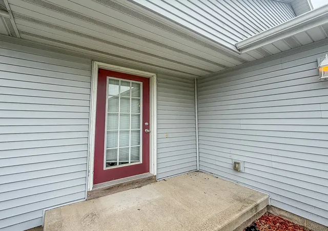 Photo 3 of Townhouse for sale at 636 Sedgegrass Dr, Champaign, IL 61822 | MLS# 12738590 | Listing updated on 2026-09-28