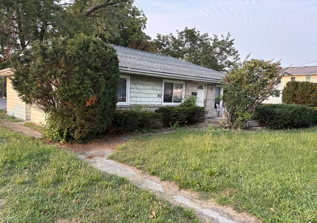 Photo 3 of Single family home for sale at 212 W Locust St, Normal, IL 61761 | MLS# 12738602 | Listing updated on 2026-10-07