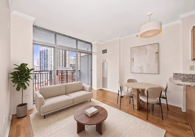 Listing Photo 5 - Condo for sale in building located at 600 N Dearborn St, Chicago, IL 60654 - Unit #1805