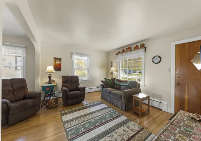 Photo 4 of Single family home for sale at 701 S Finley Rd, Lombard, IL 60148 | MLS# 12738772 | Listing updated on 2026-10-30