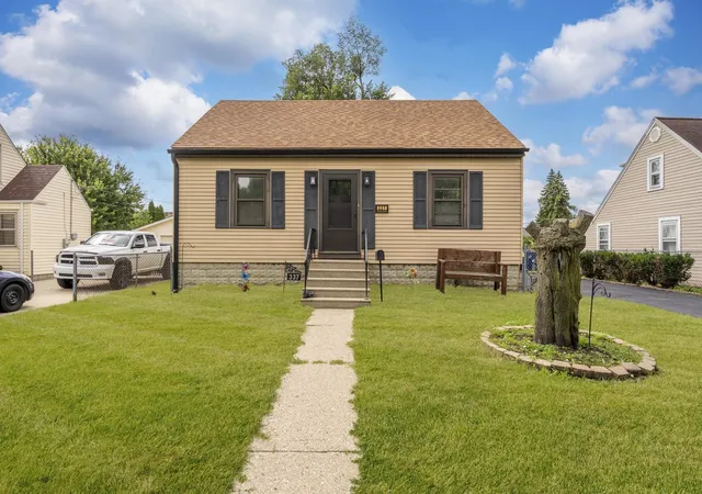 Photo 1 of Single family home for sale at 337 E Palmer Ave, Northlake, IL 60164 | MLS# 12738797 | Listing updated on 2026-09-19