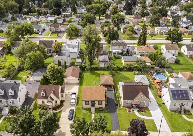 Photo 3 of Single family home for sale at 337 E Palmer Ave, Northlake, IL 60164 | MLS# 12738797 | Listing updated on 2026-09-19