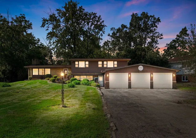 Single family home for sale at 624 Brookwood Dr, Olympia Fields, IL 60461 | MLS# 12738862
