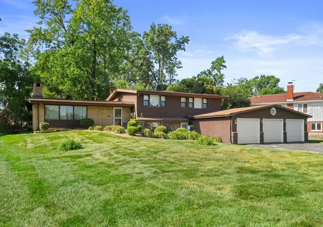 Photo 24 of Single family home for sale at 624 Brookwood Dr, Olympia Fields, IL 60461 | MLS# 12738862 | Listing updated on 2026-10-07