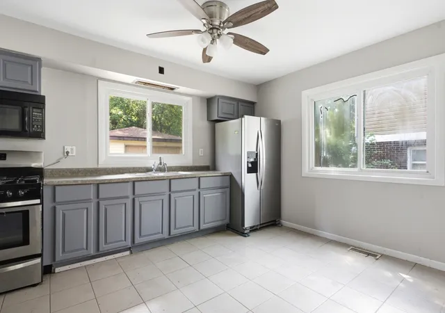 Photo 4 of Sale Pending at 703 Circle Dr, University Park, IL 60484 | MLS# 12738937 | Listing updated on 2026-09-18