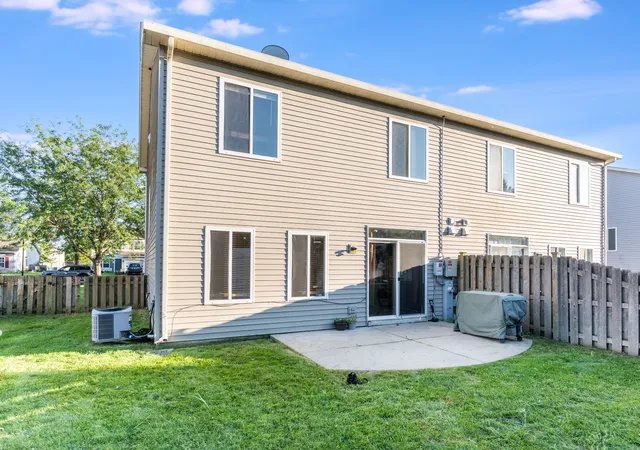 Listing Photo 3 - Condo for sale in building located at 3217 Hoffman St, Plano, IL 60545