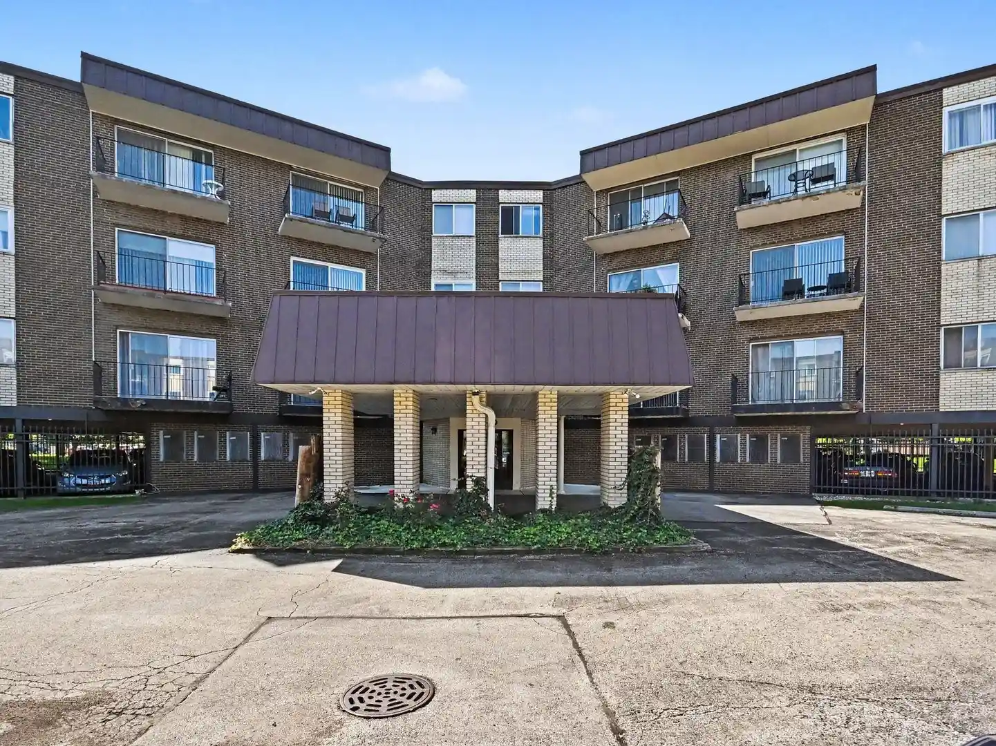 Listing Photo 1 - Condo for sale in 9840 S Pulaski Rd located at 9840 S Pulaski Rd, Oak Lawn, IL 60453 - Unit #314