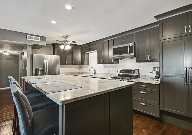Listing Photo 4 - Condo for sale in building located at 9840 S Pulaski Rd, Oak Lawn, IL 60453 - Unit #314