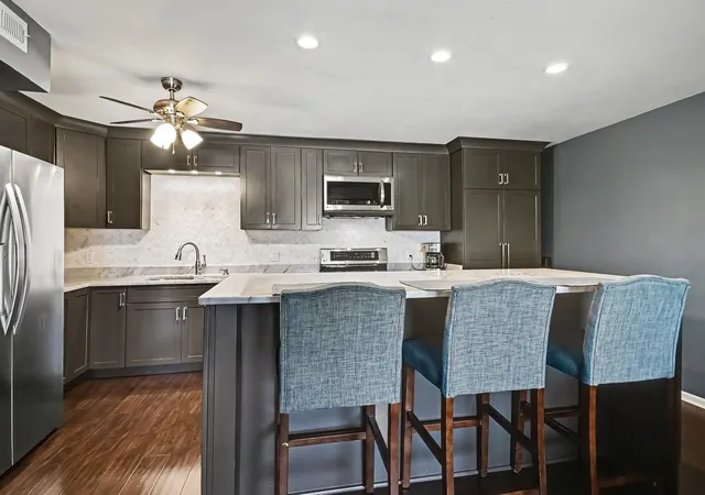 Listing Photo 5 - Condo for sale in building located at 9840 S Pulaski Rd, Oak Lawn, IL 60453 - Unit #314