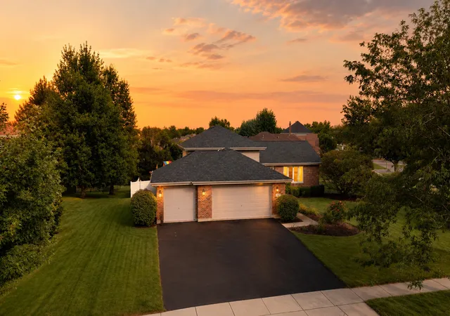 Photo 1 of Single family home for sale at 750 Bluestone Bay Dr, New Lenox, IL 60451 | MLS# 12738986 | Listing updated on 2026-09-15