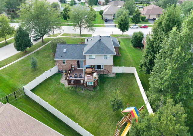 Photo 34 of Single family home for sale at 750 Bluestone Bay Dr, New Lenox, IL 60451 | MLS# 12738986 | Listing updated on 2026-09-15