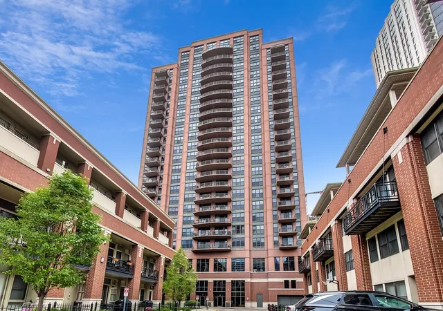 Condo for sale at 330 N Jefferson St #1403, Chicago, IL 60661 | MLS# 12738988 | Listing updated on 2026-09-24