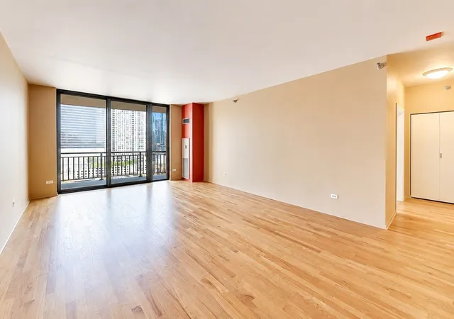 Photo 4 of Condo for sale at 330 N Jefferson St #1403, Chicago, IL 60661 | MLS# 12738988 | Listing updated on 2026-09-24