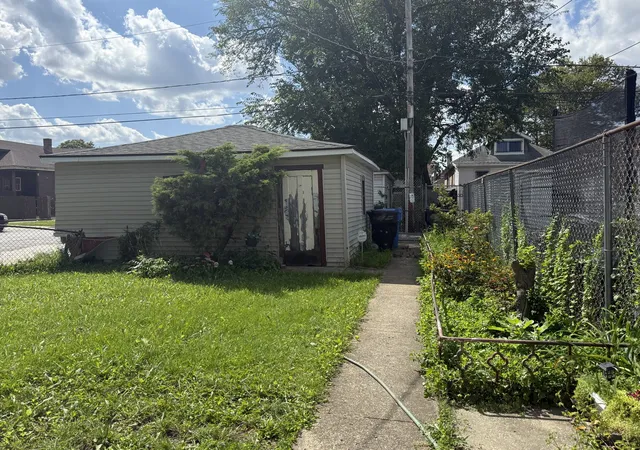 Photo 3 of Sale Pending at 1700 N Parkside Ave, Chicago, IL 60639 | MLS# 12739016 | Listing updated on 2026-08-29
