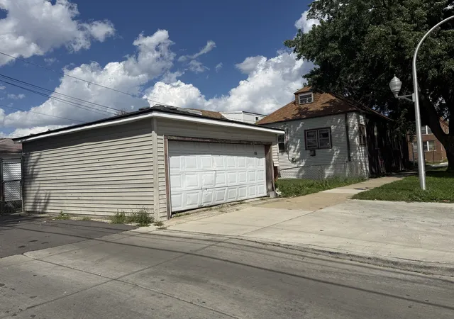 Photo 5 of Sale Pending at 1700 N Parkside Ave, Chicago, IL 60639 | MLS# 12739016 | Listing updated on 2026-08-29