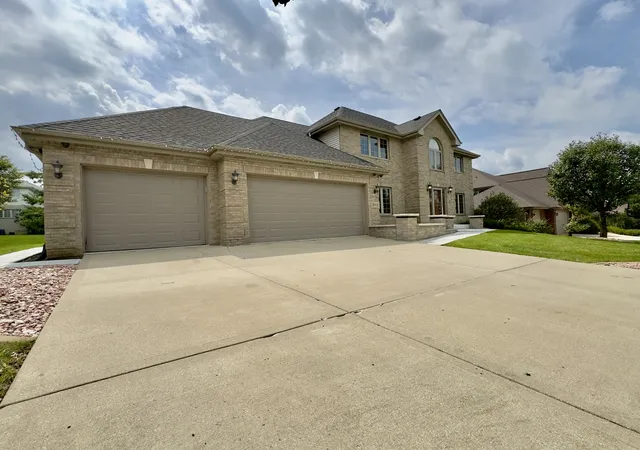Photo 2 of Single family home for sale at 10433 Amber Ln, Orland Park, IL 60467 | MLS# 12739044 | Listing updated on 2026-09-06