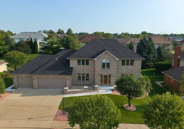 Photo 2 of Single family home for sale at 10433 Amber Ln, Orland Park, IL 60467 | MLS# 12739044 | Listing updated on 2026-09-06