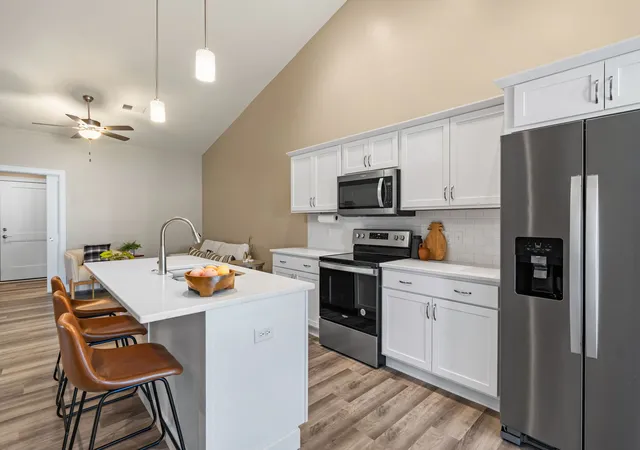 Photo 3 of Single family home for sale at 127 Beacon Harbor Pkwy, East Moline, IL 61244 | MLS# 12739079 | Listing updated on 2026-10-02