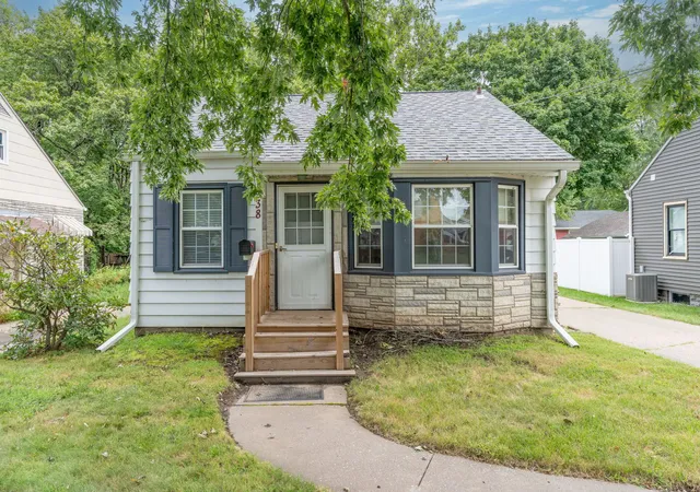 Photo 1 of Single family home for sale at 938 53rd Street, Moline, IL 61265 | MLS# 12739084 | Listing updated on 2026-09-17