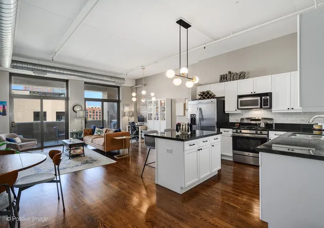 Listing Photo 4 - Condo for sale in building located at 1301 W Madison St, Chicago, IL 60607 - Unit #407