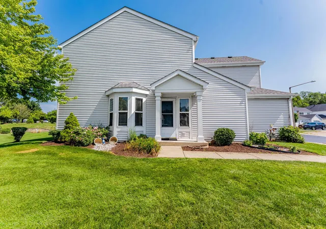 Photo 3 of Condo for sale at 514 Springwood Dr, Joliet, IL 60431 | MLS# 12739220 | Listing updated on 2026-09-25