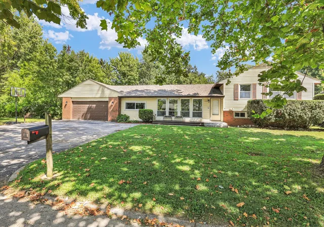 Photo 3 of Single family home for sale at 1912 Clover Ln, Champaign, IL 61821 | MLS# 12739235 | Listing updated on 2026-09-11