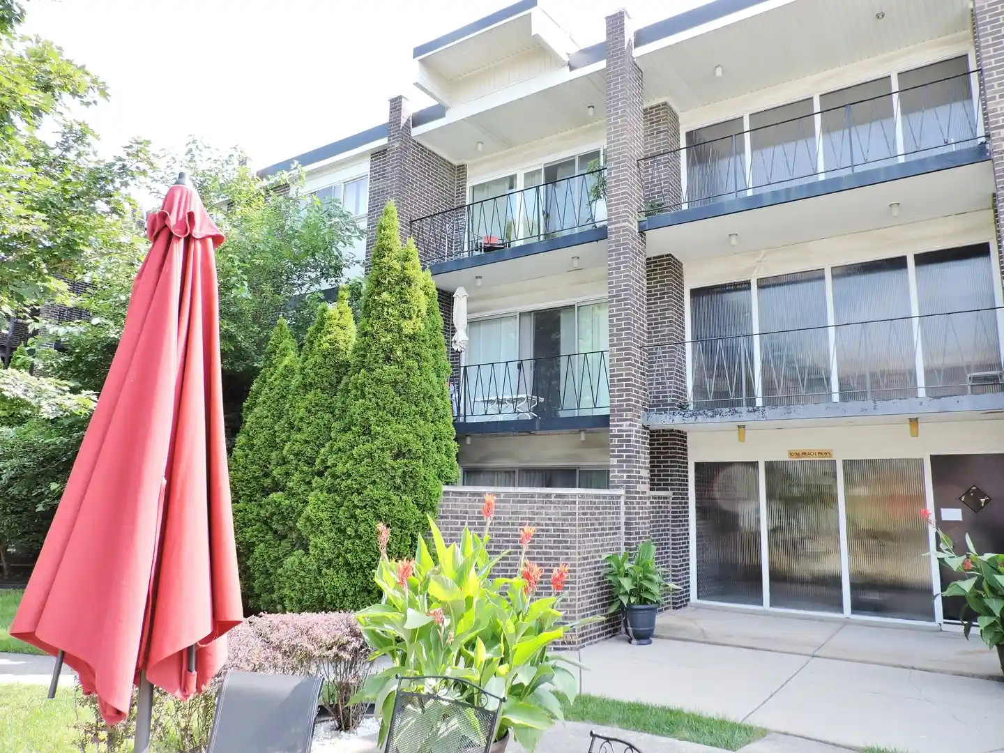 Listing Photo 1 - Condo for sale in 10116 Peach Pkwy located at 10116 Peach Pkwy, Skokie, IL 60076 - Unit #N109