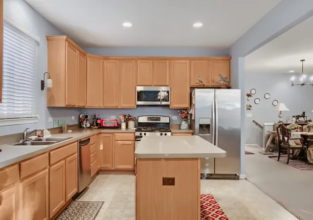 Photo 3 of Townhouse for sale at 13300 Callan Dr, Orland Park, IL 60462 | MLS# 12739329 | Listing updated on 2026-09-16