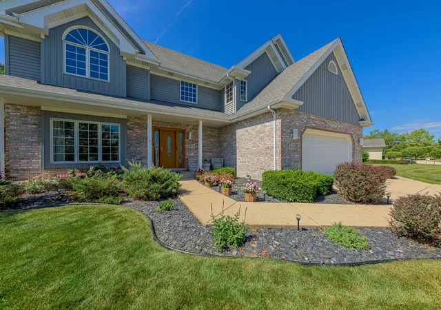 Photo 2 of Single family home for sale at 19400 Stonehenge Dr, Mokena, IL 60448 | MLS# 12739372 | Listing updated on 2026-10-02