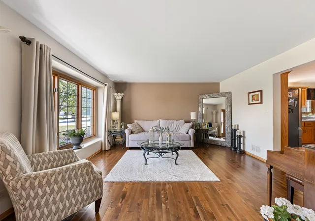 Photo 3 of Single family home for sale at 19400 Stonehenge Dr, Mokena, IL 60448 | MLS# 12739372 | Listing updated on 2026-10-02