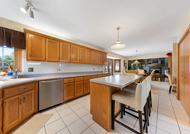 Photo 4 of Single family home for sale at 19400 Stonehenge Dr, Mokena, IL 60448 | MLS# 12739372 | Listing updated on 2026-10-02