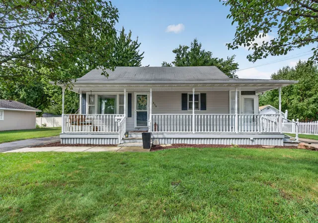 Photo 2 of Sale Pending at 250 N Irving St, Coal City, IL 60416 | MLS# 12739443 | Listing updated on 2026-10-09