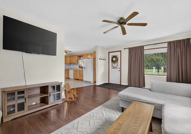 Photo 4 of Sale Pending at 250 N Irving St, Coal City, IL 60416 | MLS# 12739443 | Listing updated on 2026-10-09