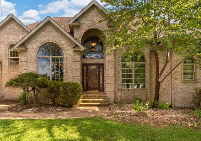 Photo 3 of Single family home for sale at 2201 Kingspointe Dr, Marion, IL 62959 | MLS# 12739453 | Listing updated on 2026-09-12