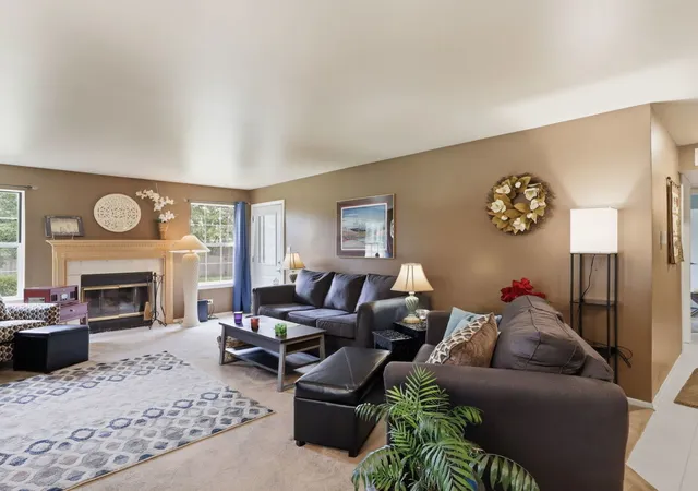 Photo 4 of Townhouse for sale at 4420 Edinburg Ln, Hanover Park, IL 60133 | MLS# 12739456 | Listing updated on 2026-09-19