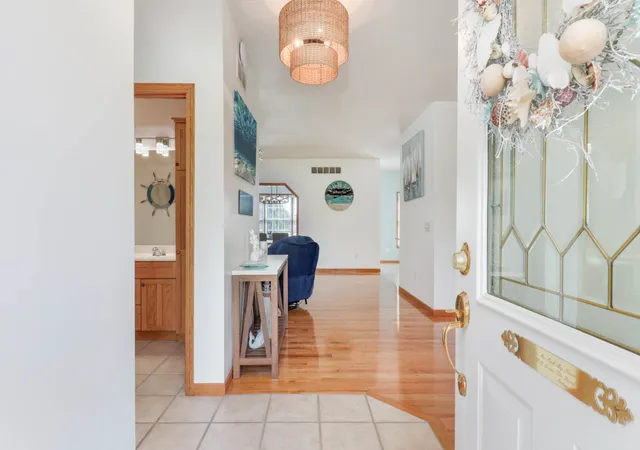 Listing Photo 4 - Condo for sale in building located at 25 Spring Ridge Cir, Bloomington, IL 61704 - Unit #0