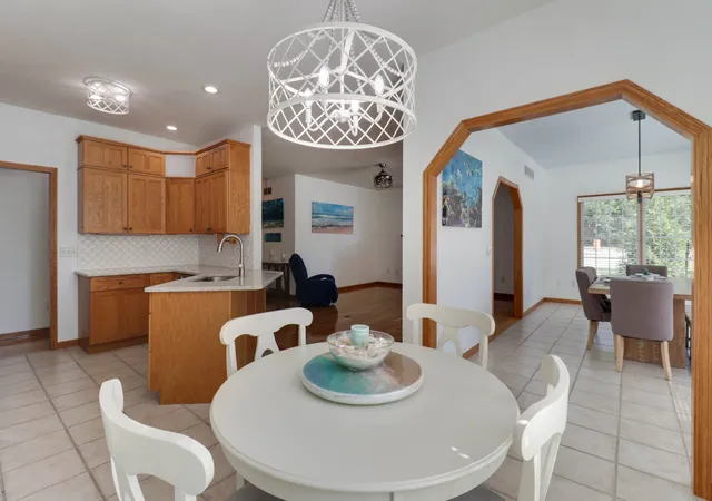 Listing Photo 5 - Condo for sale in building located at 25 Spring Ridge Cir, Bloomington, IL 61704 - Unit #0