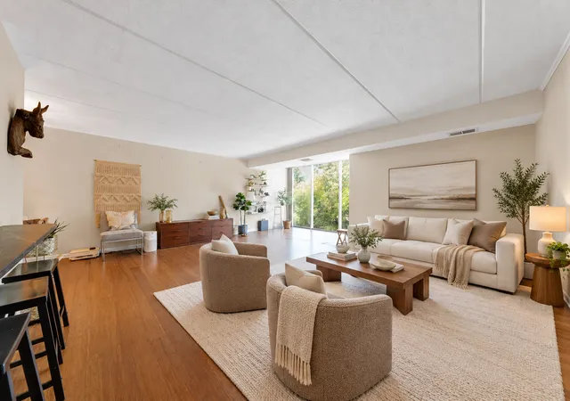 Photo 4 of Condo for sale at 1301 N Western Ave #217, Lake Forest, IL 60045 | MLS# 12739589 | Listing updated on 2026-10-04