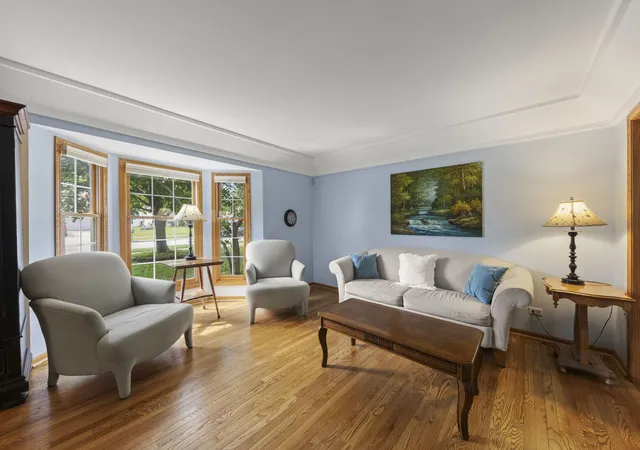 Photo 3 of Single family home for sale at 1n145 Glenrise Ct, Glen Ellyn, IL 60137 | MLS# 12739607 | Listing updated on 2026-09-14