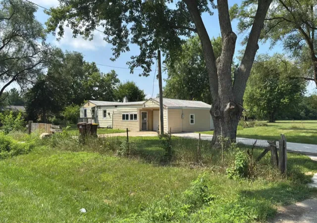 Photo 2 of Single family home for sale at 800 Lavern Ave, Machesney Park, IL 61115 | MLS# 12739680 | Listing updated on 2026-09-06