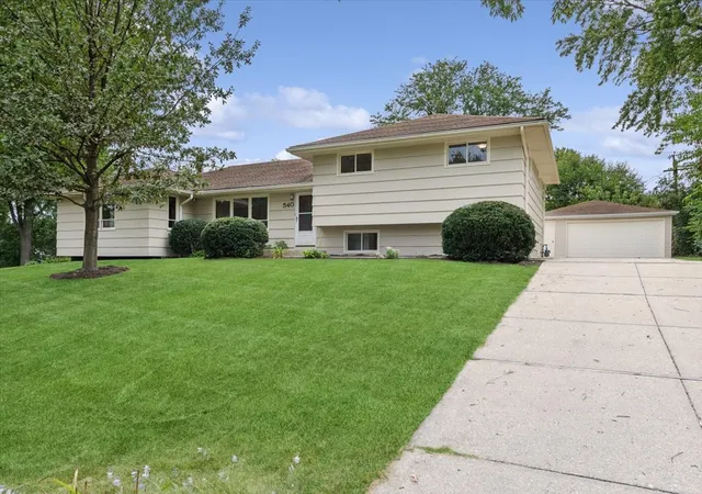 Photo 2 of Single family home for sale at 540 Bluebell Ct, Lisle, IL 60532 | MLS# 12739682 | Listing updated on 2026-10-03