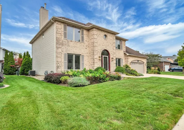 Photo 1 of Single family home for sale at 640 Downey St, Hoffman Estates, IL 60169 | MLS# 12739743 | Listing updated on 2026-09-22